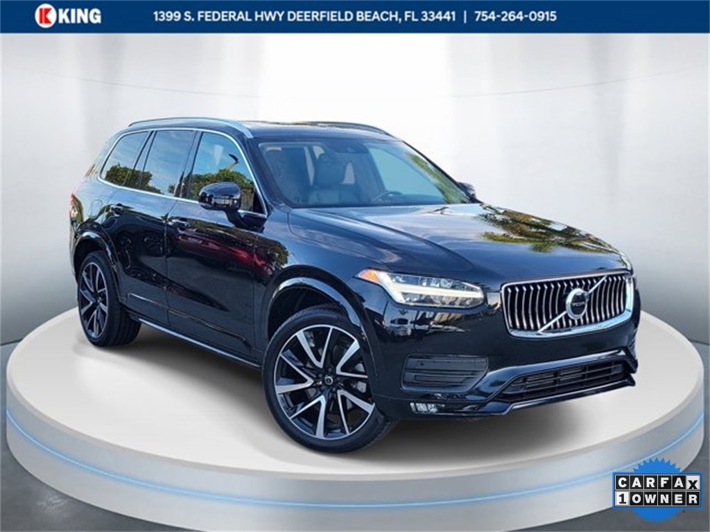 2022 Volvo XC90 Momentum's photo