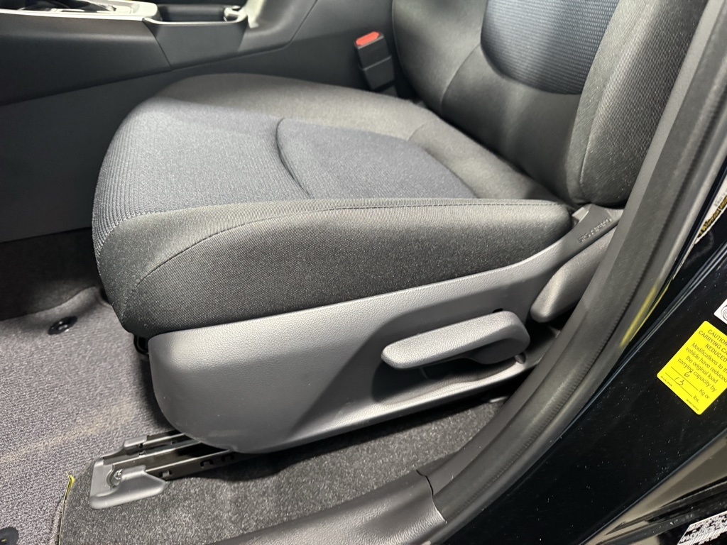 2025 Toyota RAV4 LE photo 28