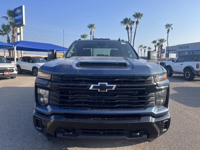 2025 Chevrolet Silverado 2500HD Custom photo 2