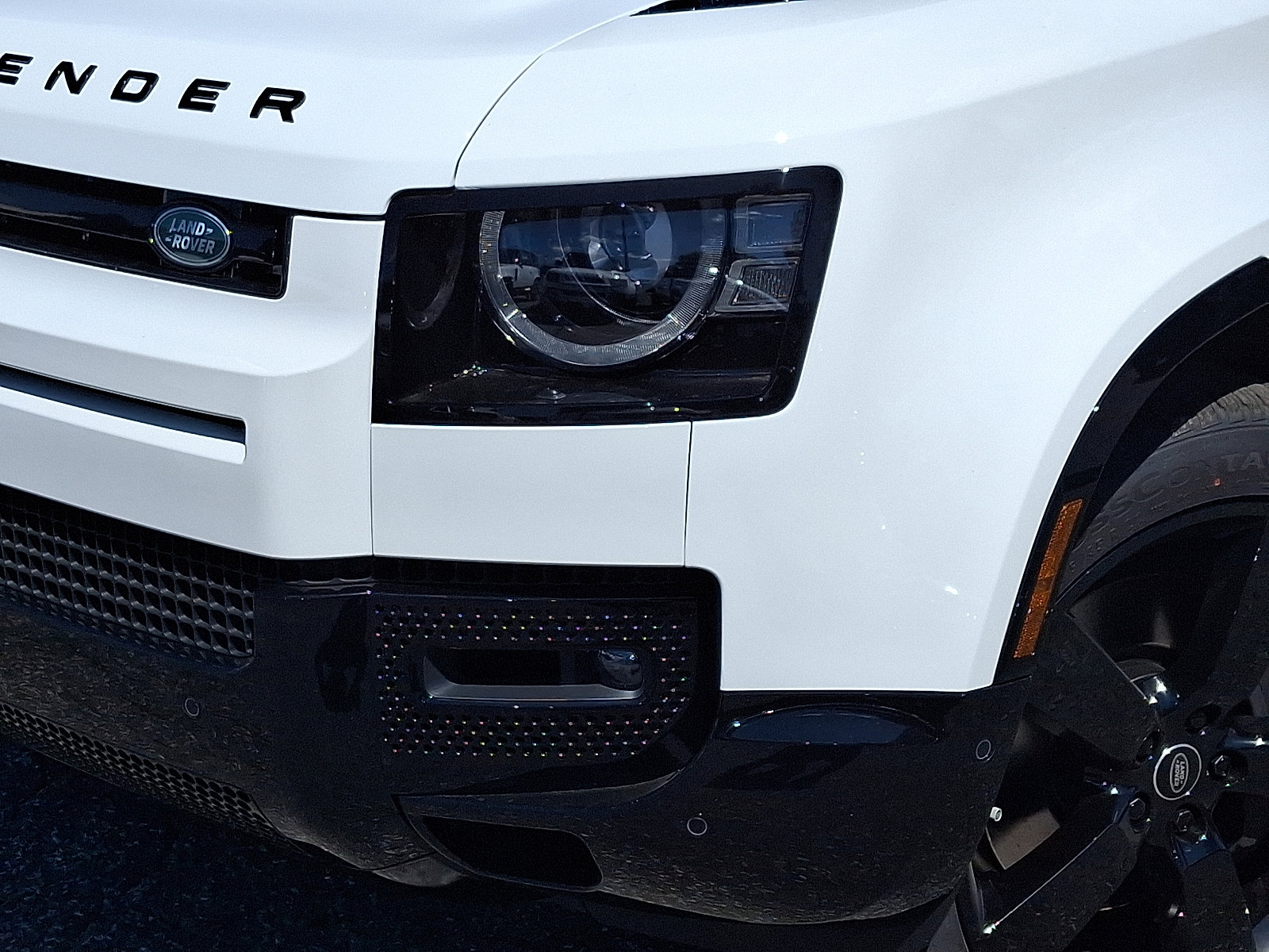 2025 Land Rover Defender 110 X-Dynamic SE photo 9