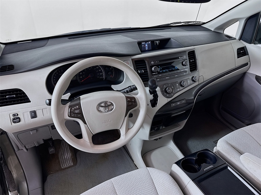 2011 Toyota Sienna LE photo 20