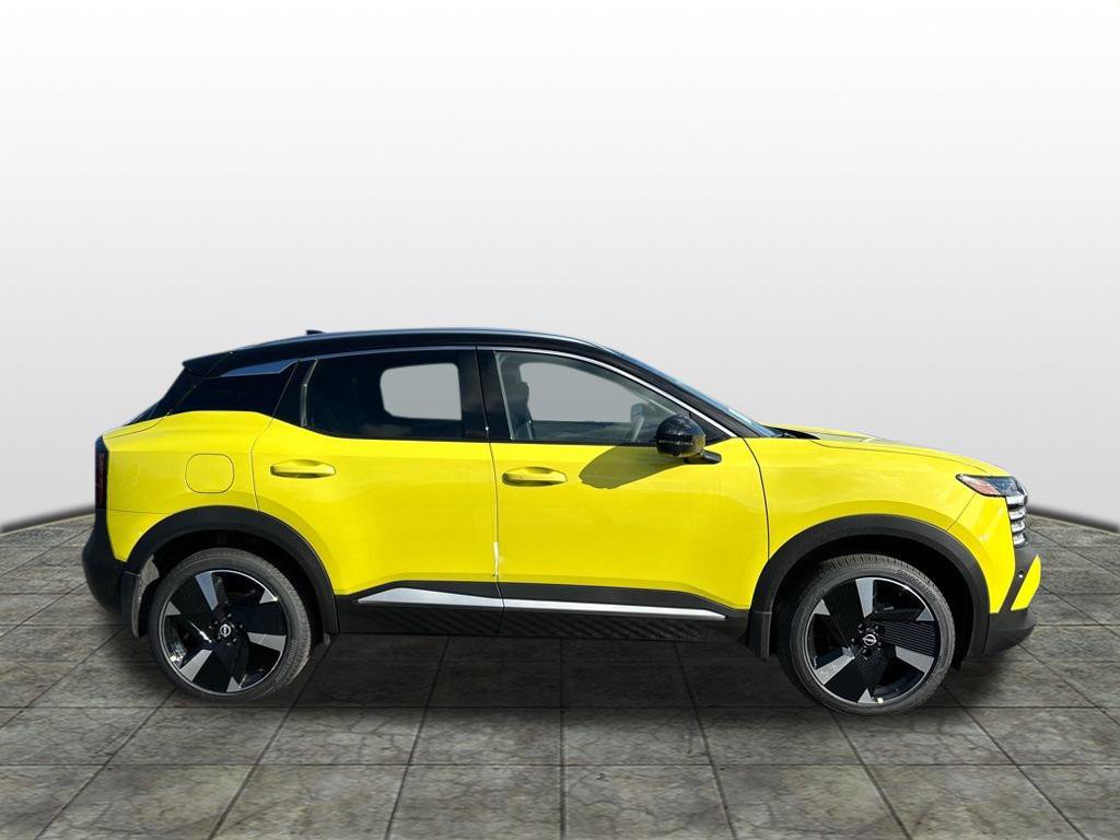 2025 Nissan Kicks SR photo 2