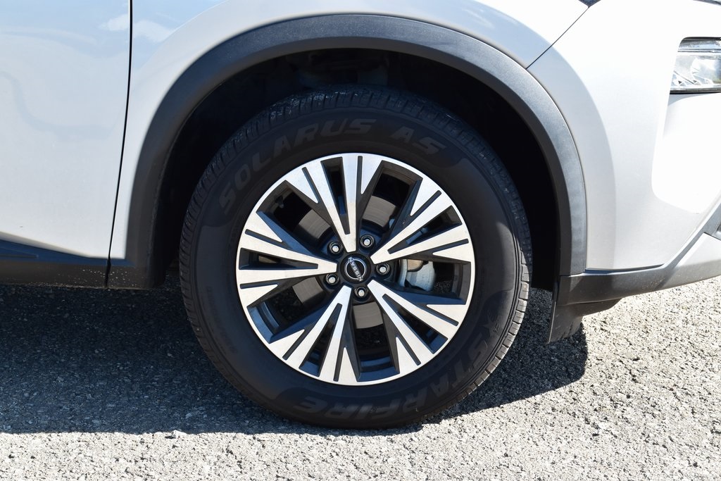 2023 Nissan Rogue SV photo 3