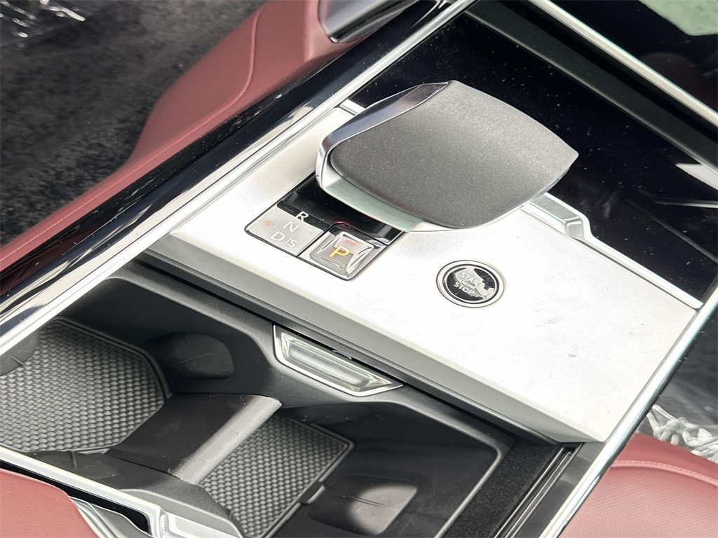 2025 Land Rover Range Rover SE photo 22