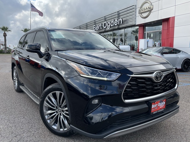 2022 Toyota Highlander Platinum's photo