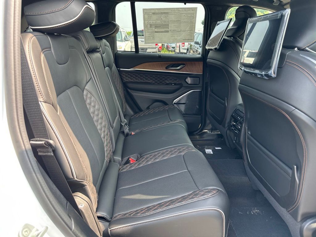 2023 Jeep Grand Cherokee Summit Reserve 4xe photo 11
