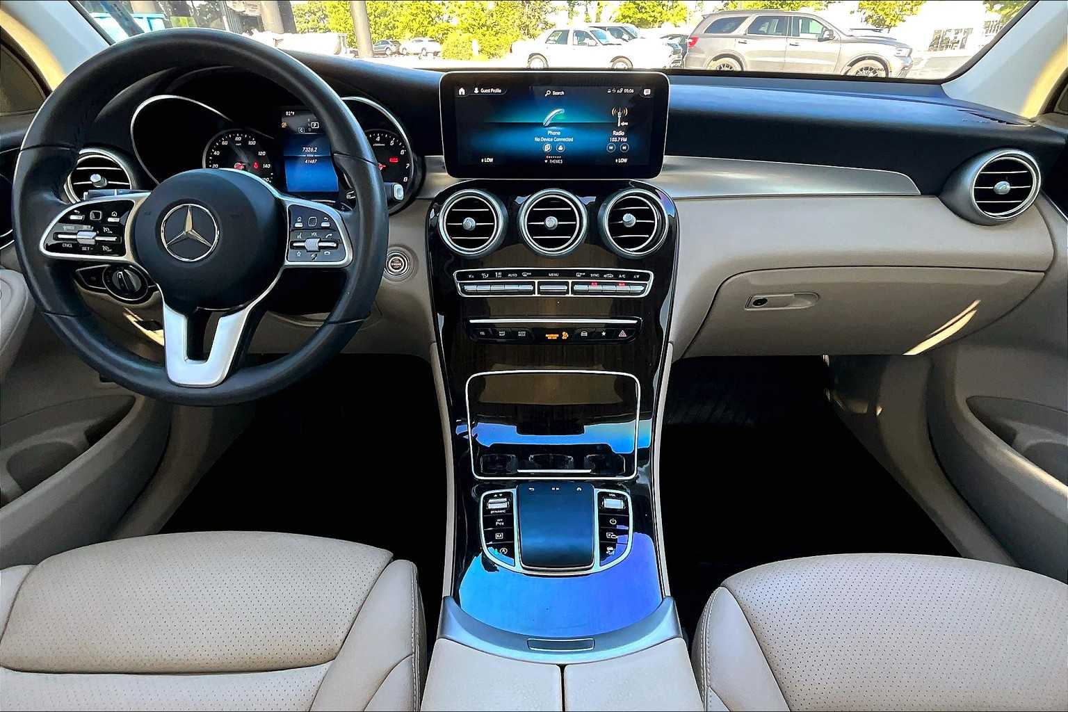 2022 Mercedes Benz GLC 300 photo 14