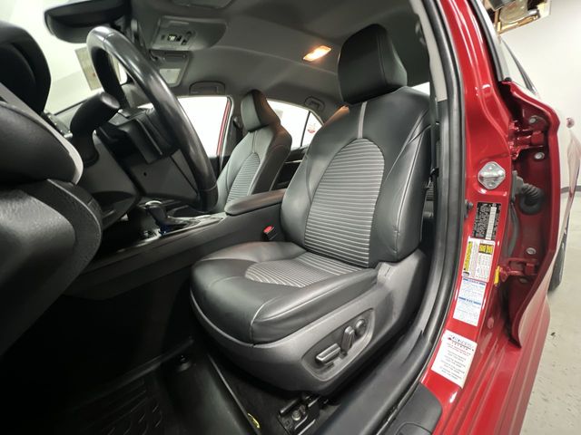 2022 Toyota Camry SE photo 18