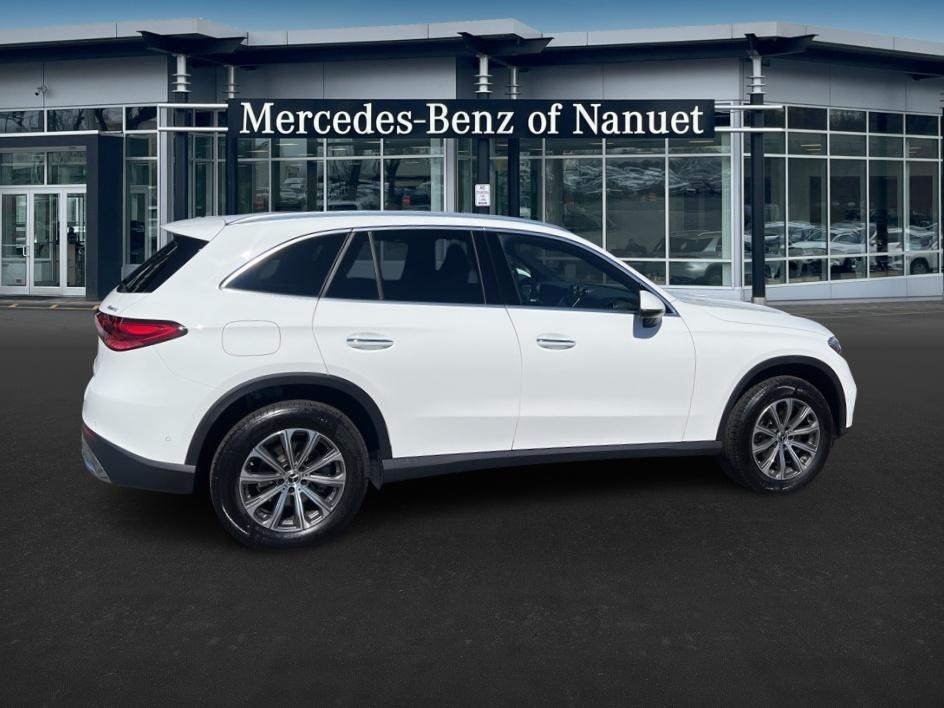 2025 Mercedes Benz GLC 300 4MATIC photo 4