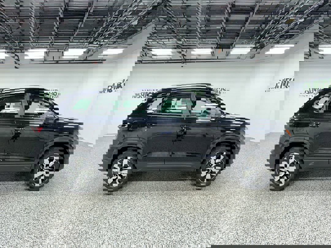 2025 Volkswagen Taos S photo 3