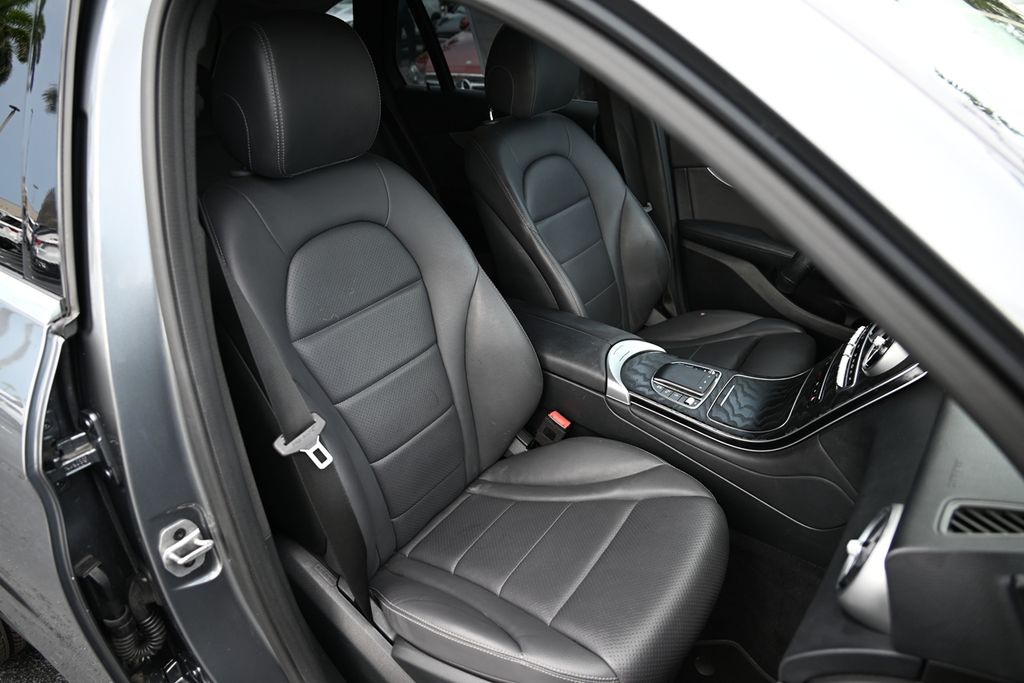 2021 Mercedes Benz GLC 300 photo 8