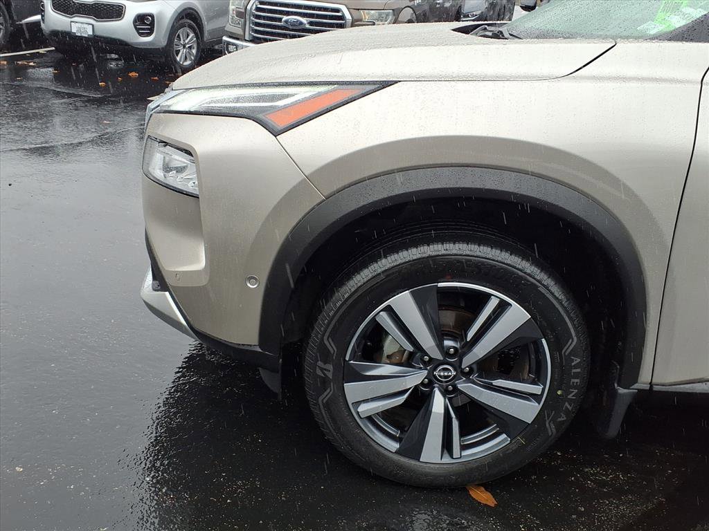 2023 Nissan Rogue Platinum photo 3