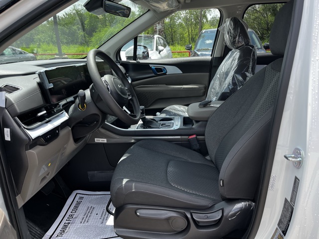 2026 Kia Carnival LX photo 14