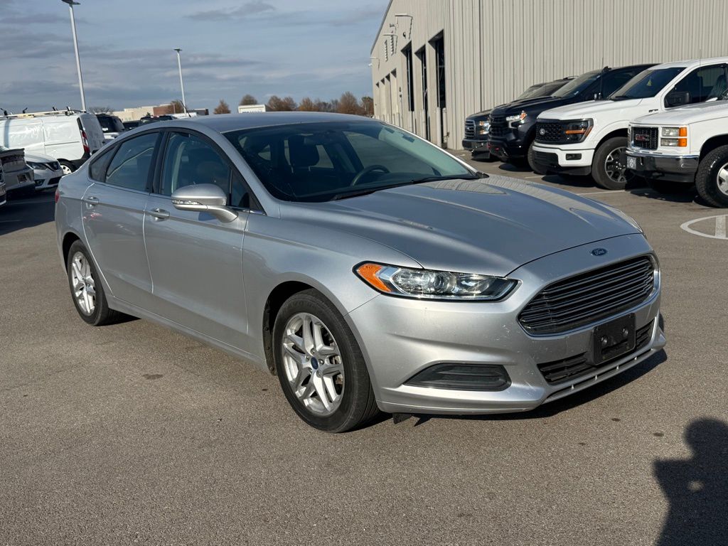 2013 Ford Fusion SE photo 2