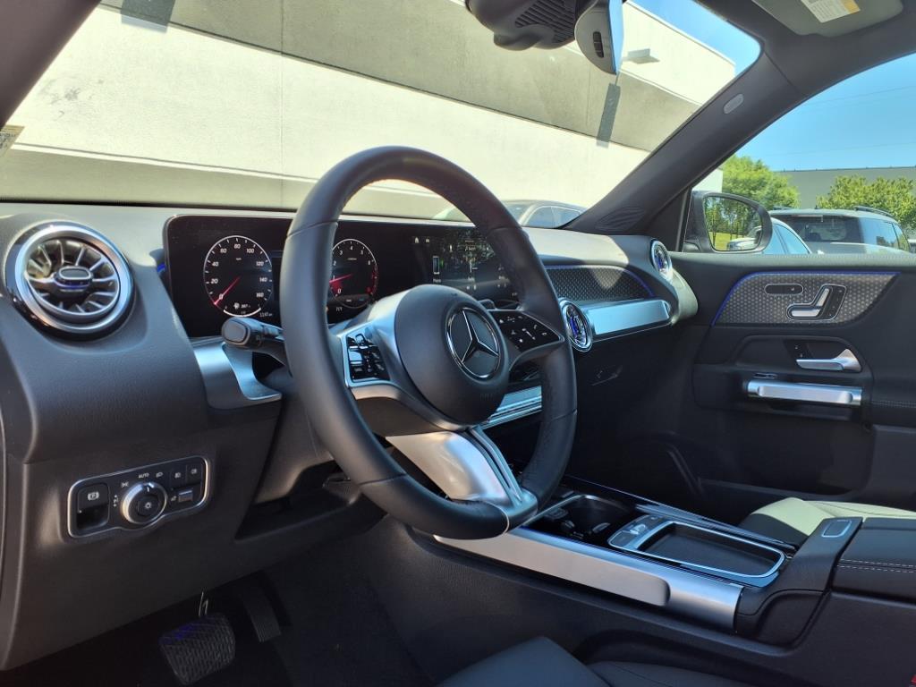 2025 Mercedes Benz GLB 250 photo 5