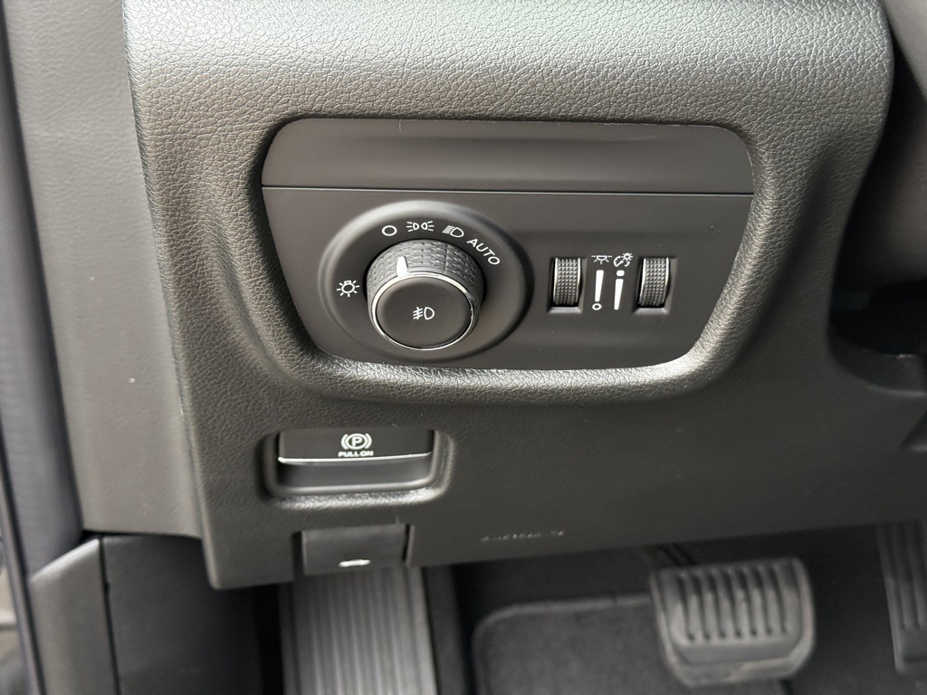 2025 Jeep Grand Cherokee Limited photo 17
