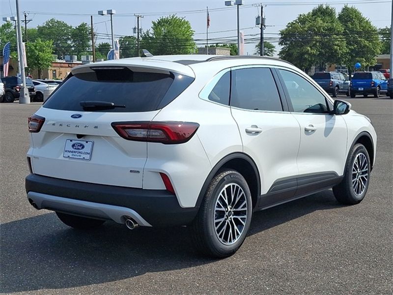 2025 Ford Escape Plug-In Hybrid photo 4