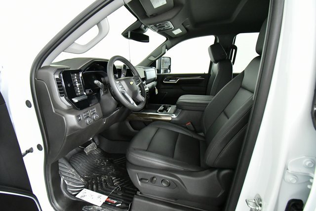 2026 Chevrolet Silverado 3500HD LT photo 4