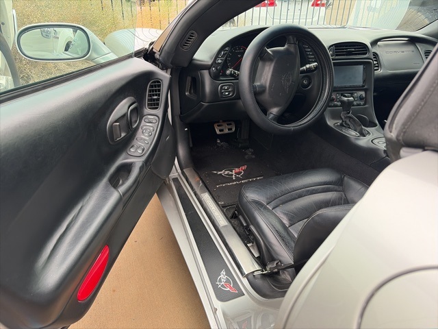 2004 Chevrolet Corvette Base photo 4