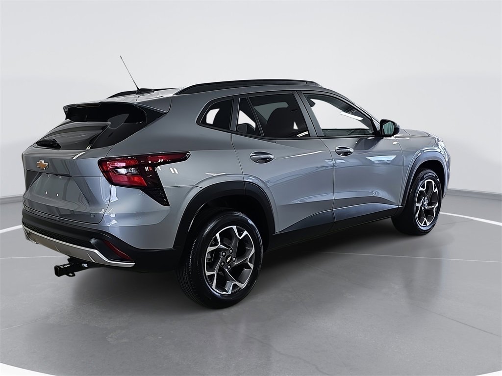 2024 Chevrolet Trax LT photo 3