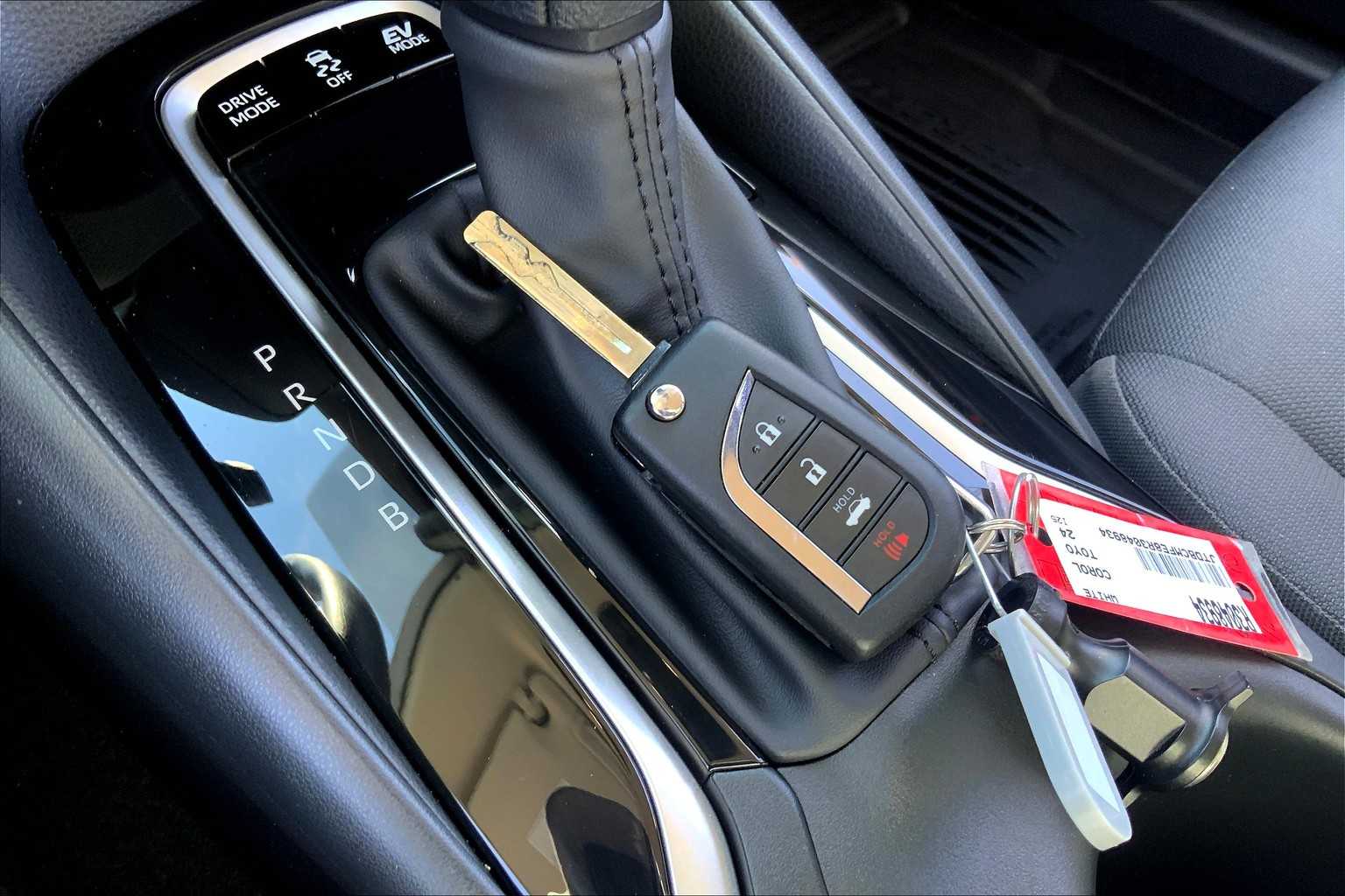 2024 Toyota Corolla Hybrid LE photo 13