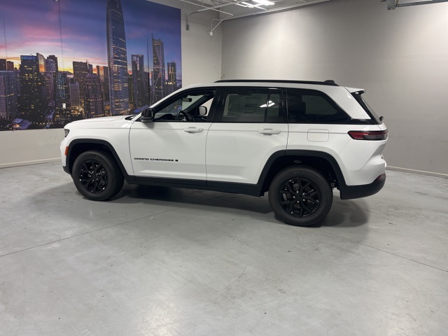 2025 Jeep Grand Cherokee Altitude X photo 4