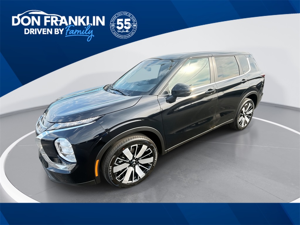 2025 Mitsubishi Outlander SE's photo