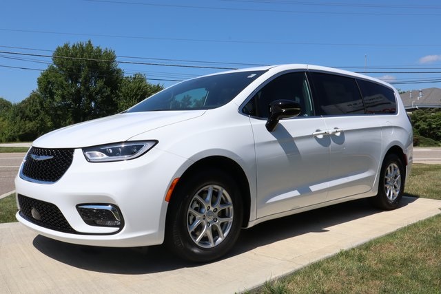 2025 Chrysler Pacifica photo 6