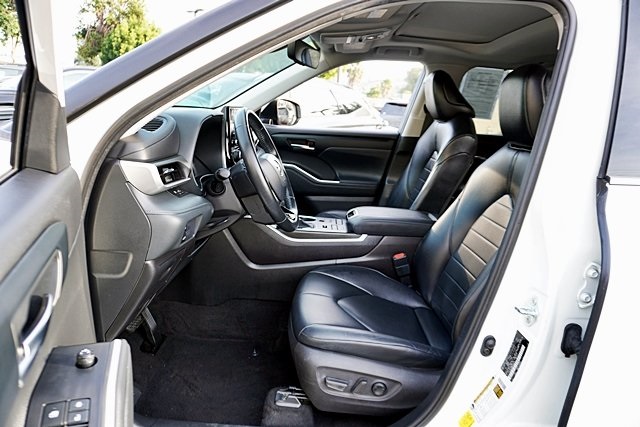 Used 2021 White Toyota XLE image 13