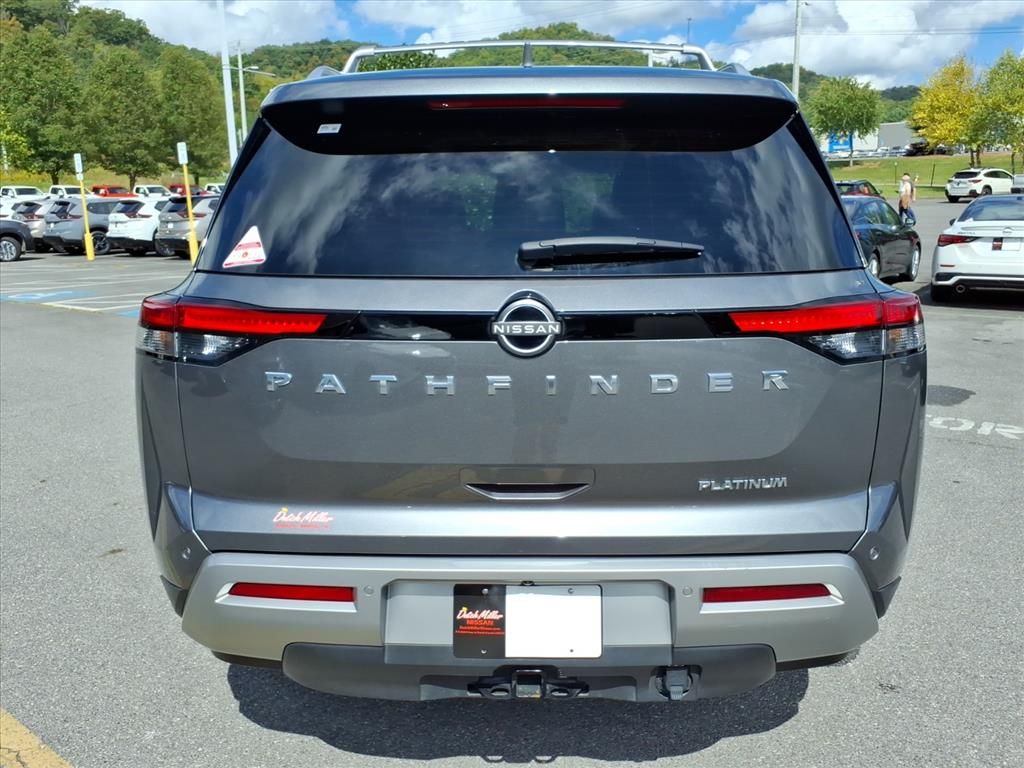 2022 Nissan Pathfinder Platinum photo 4