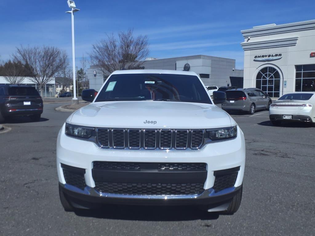 2025 Jeep Grand Cherokee Laredo photo 2