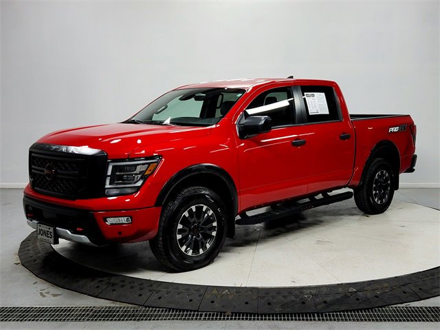 2024 Nissan Titan PRO-4X photo 3