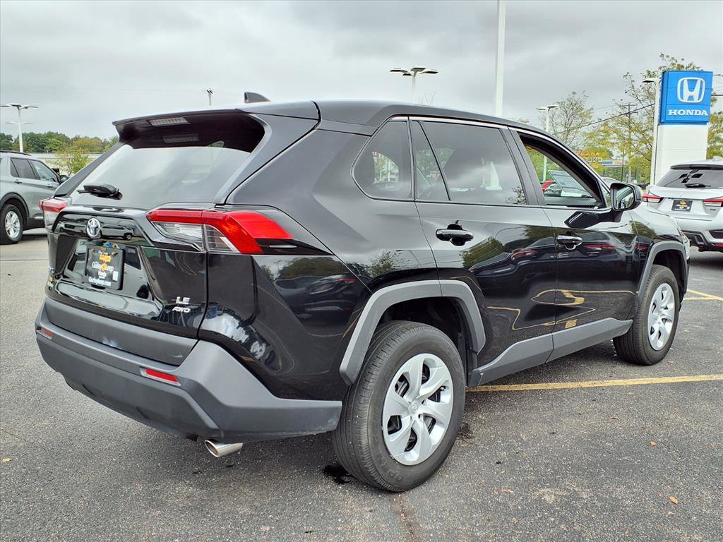 2024 Toyota RAV4 LE photo 7
