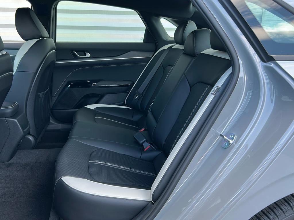 2026 Kia K5 GT-Line photo 9