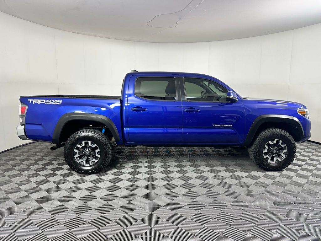2022 Toyota Tacoma TRD Off-Road photo 2
