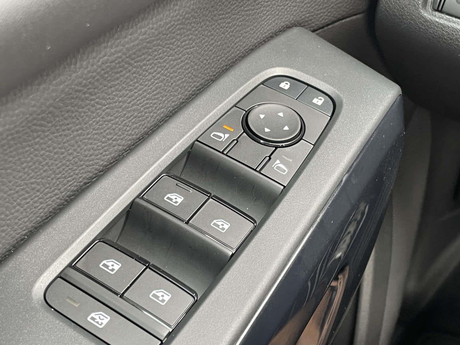 2025 Nissan Pathfinder S photo 27
