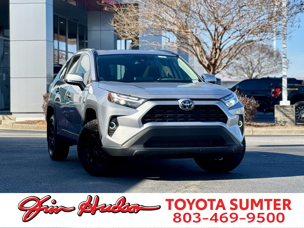 2025 Toyota RAV4 XLE's photo