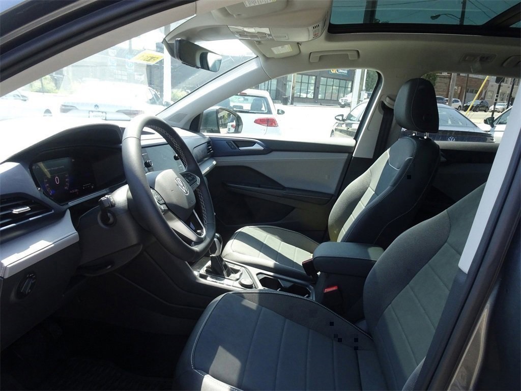 2024 Volkswagen Taos SE photo 9
