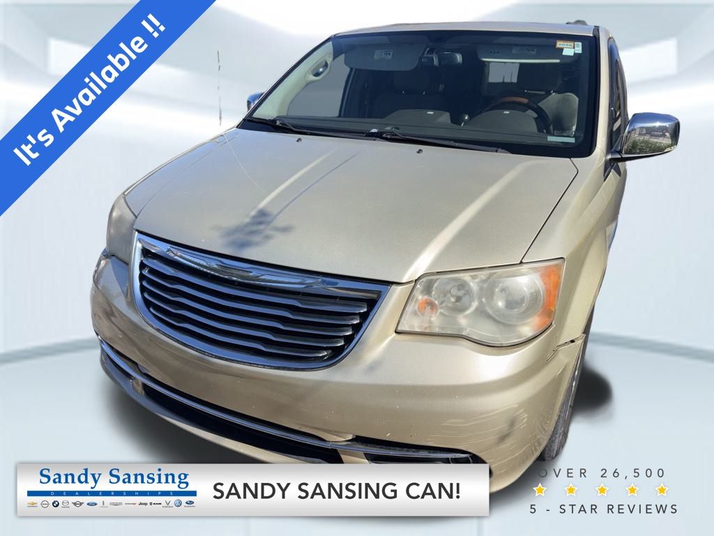 2012 Chrysler Town & Country Limited's photo