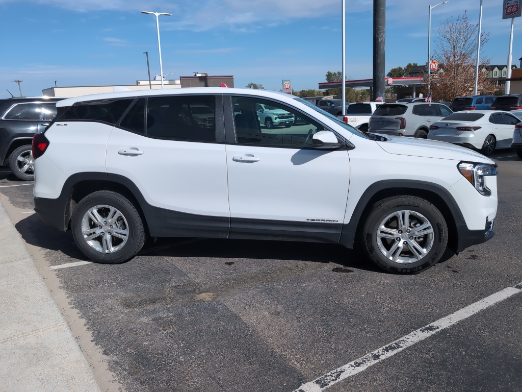 2024 Gmc Terrain SLE photo 4