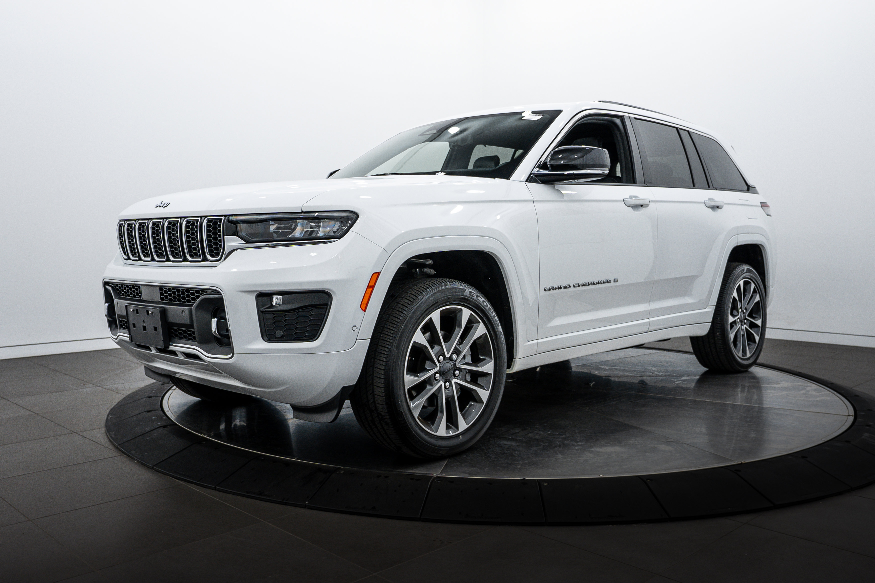2023 Jeep Grand Cherokee Overland photo 4