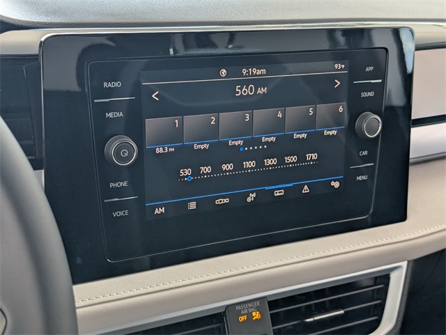 2025 Volkswagen Taos SE photo 11