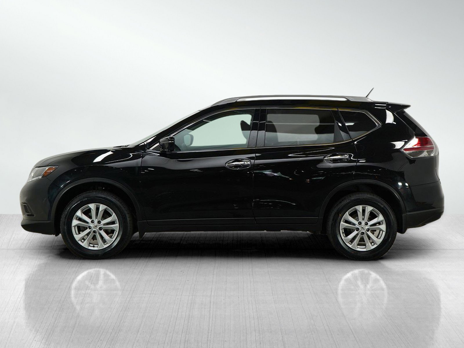 Used 2016 Nissan Rogue SV with VIN 5N1AT2MV5GC830197 for sale in Wayzata, Minnesota