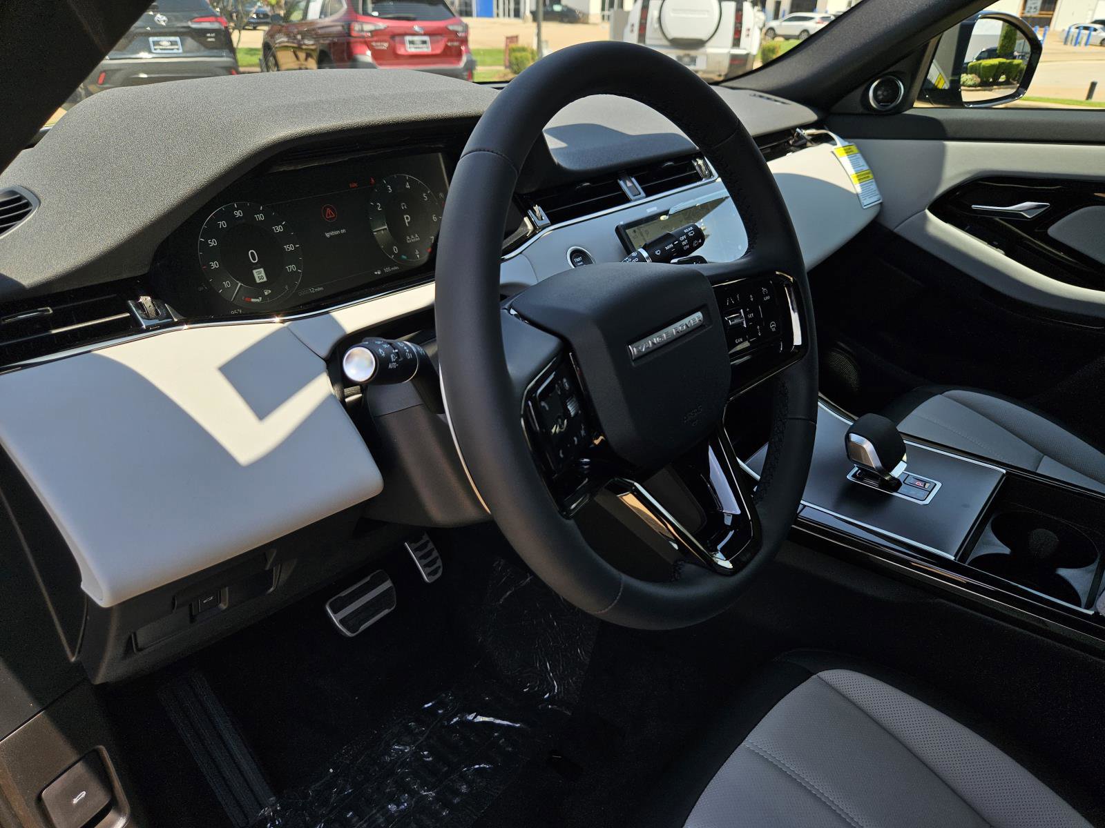 2026 Land Rover Range Rover Evoque Dynamic SE photo 17