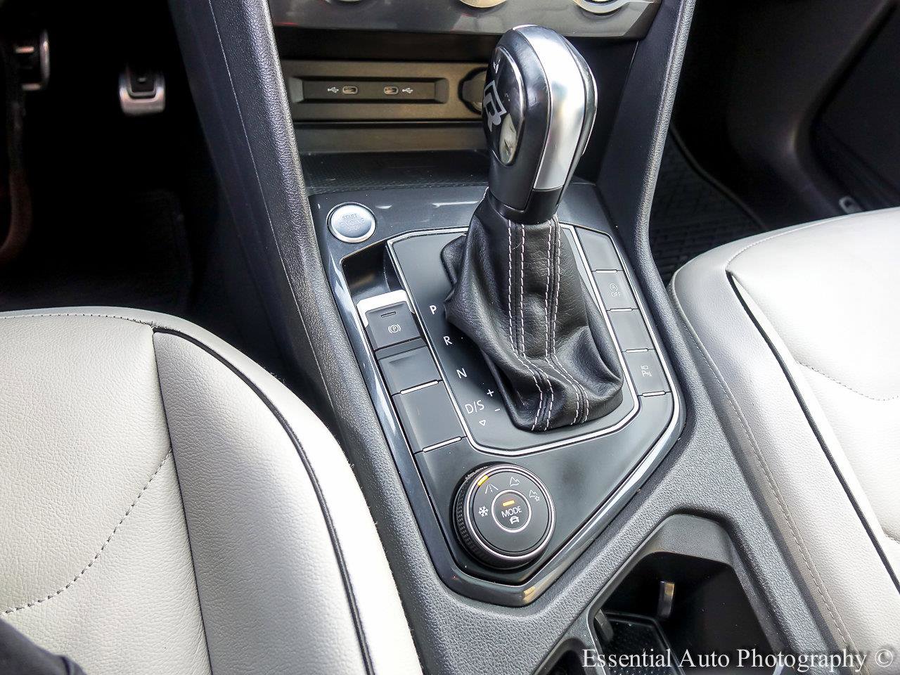 2021 VOLKSWAGEN TIGUAN - Image 17