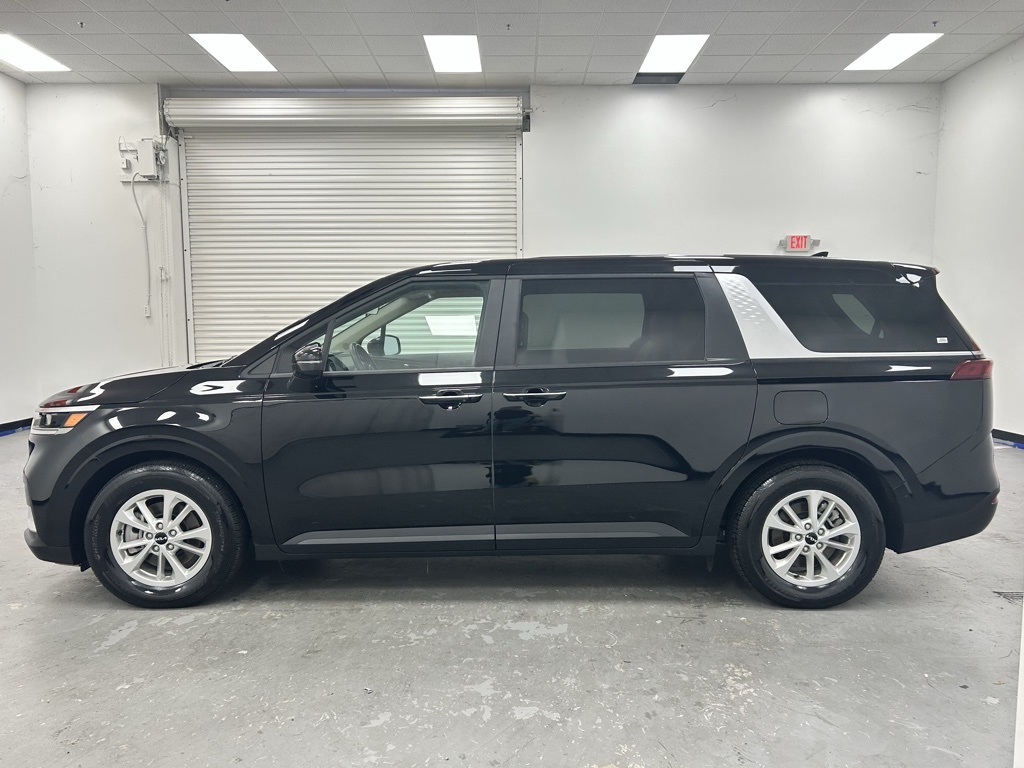 2024 Kia Carnival LX photo 4