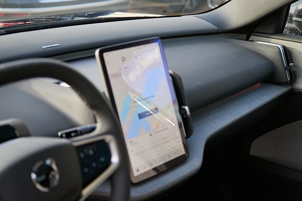 2025 VOLVO EX30 - Image 13