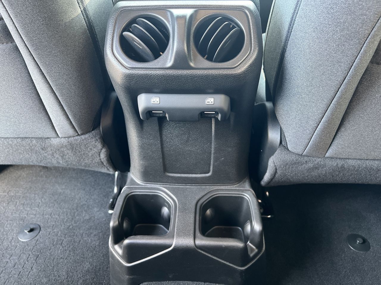 2024 Jeep Wrangler Willys photo 4