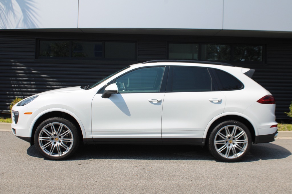 2017 Porsche Cayenne Platinum Edition photo 2