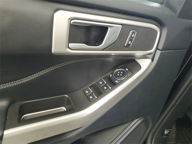 2023 Ford Explorer XLT photo 4